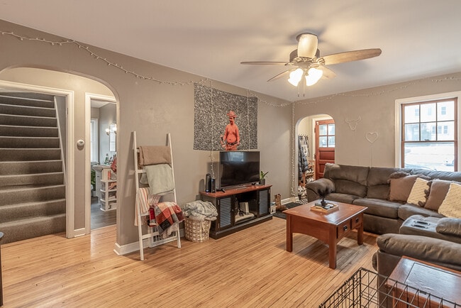 Photo - 120 S 5th St