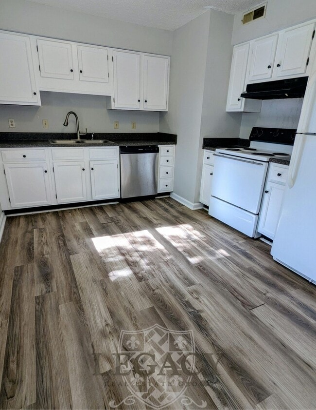 Photo - 2436 Thoroughbred Dr