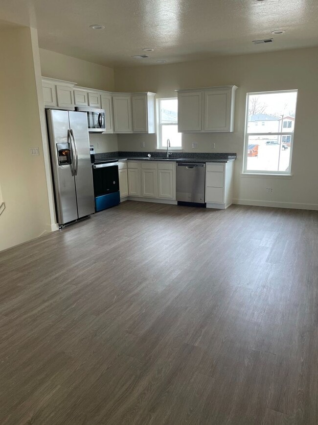 Photo - 2 Weeks Free Rent – 1 Bed 2 Bath Townhome in Clearfield w/ Flex Room!