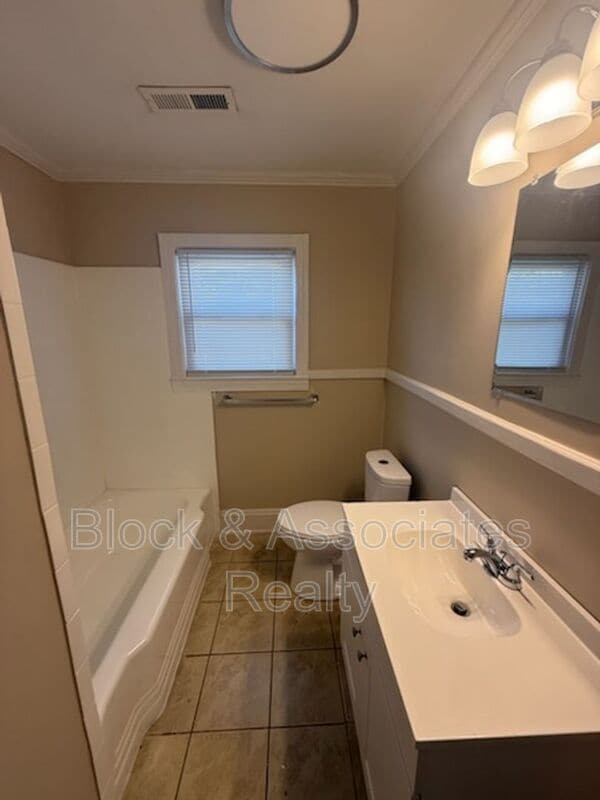 Photo - 720 S Main St