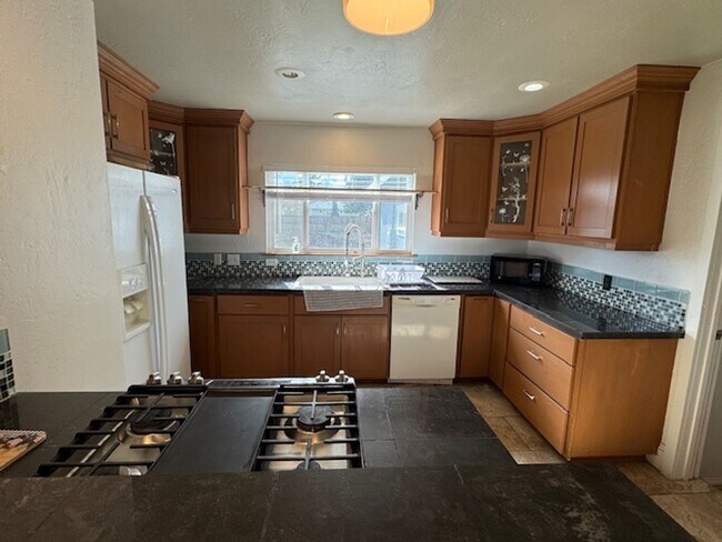 Photo - DUAL OPPORTUNITY!! 3 BEDROOM HOME + SEPARATE GUEST QUARTERS -FURNISHED OR UNFURNISHED