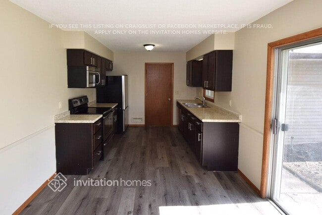 Photo - 10440 Thrush St NW