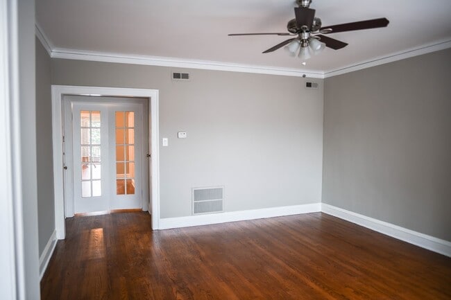 Photo - 5349 W Byron St Unidad 2