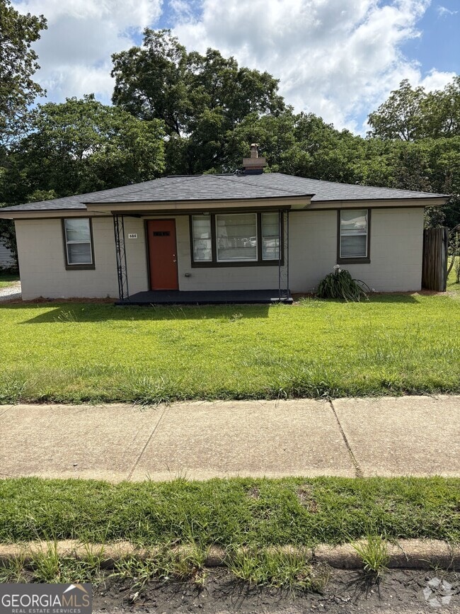 Building Photo - 684 S Broad St Rental