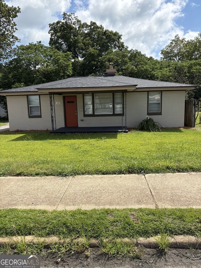 Photo - 684 S Broad St Casa