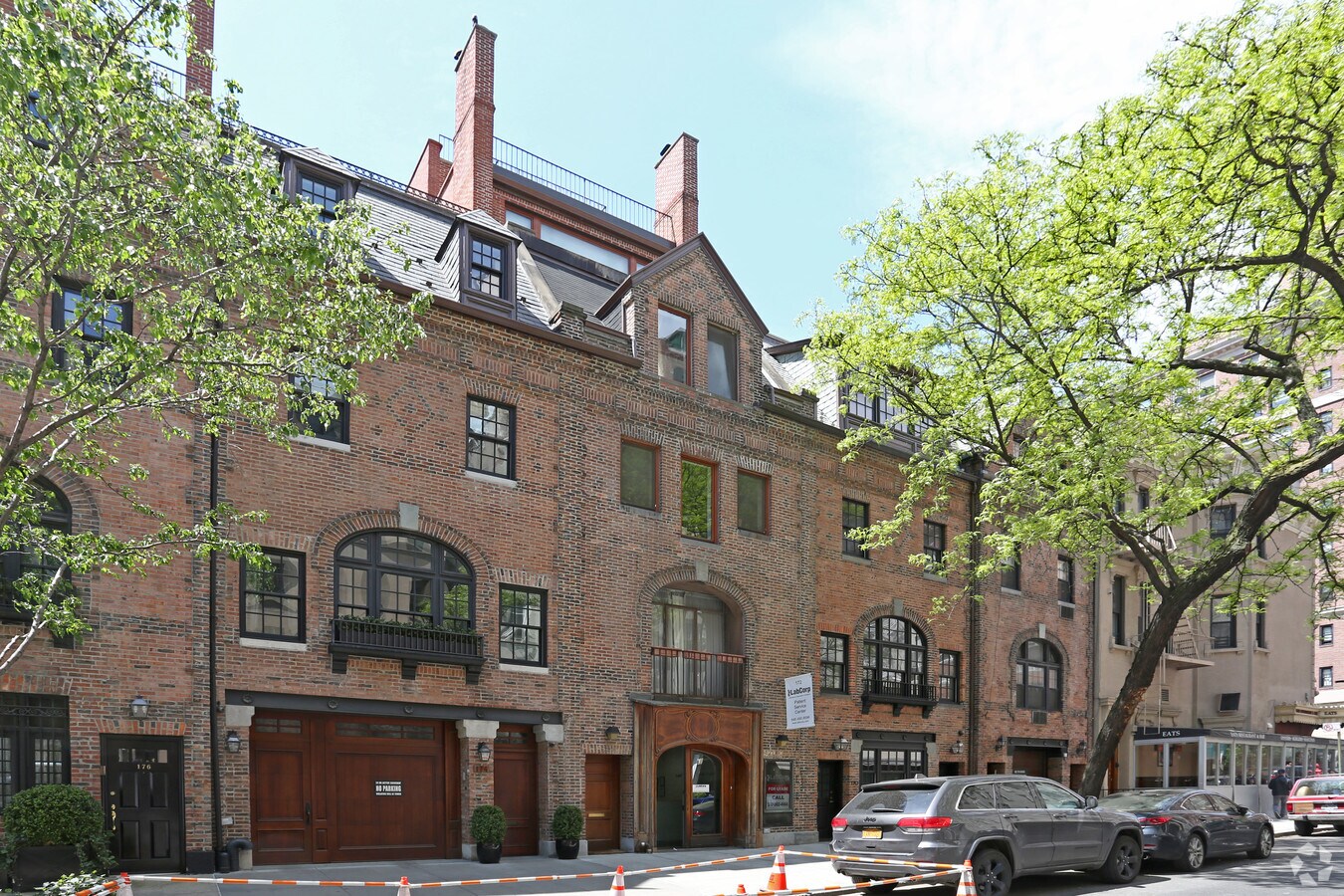 Photo - 172 E 75th St