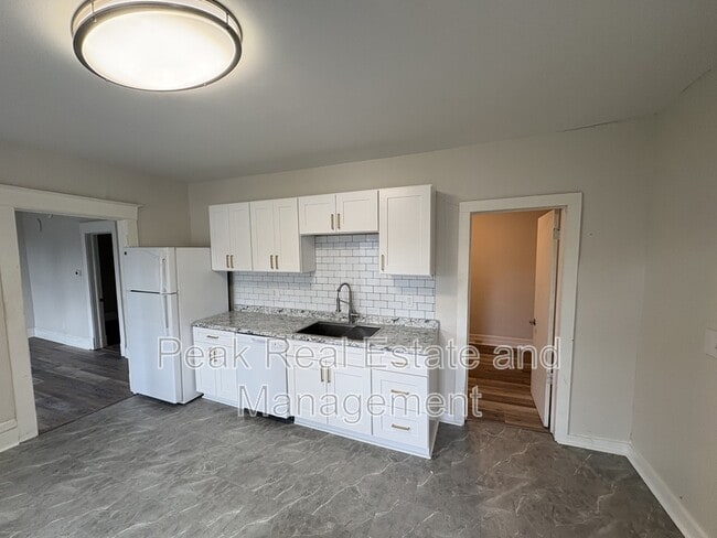 Photo - 744 Oakland Ave SW