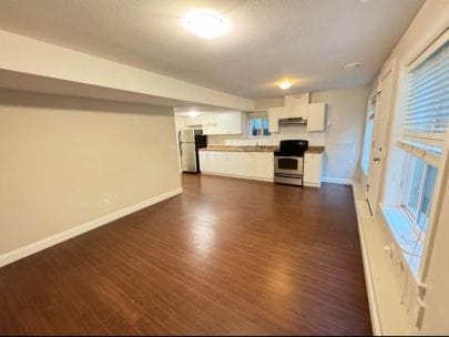 Photo - 5933-128A 128a St