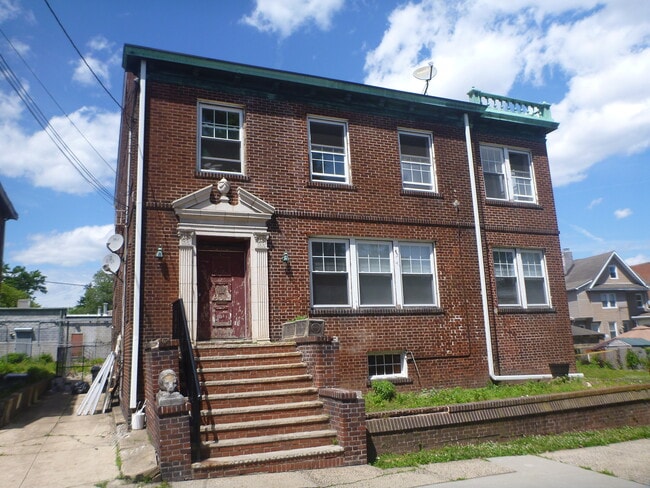 Photo - 15 Vernon Ave