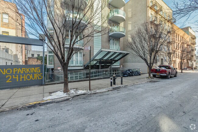 Photo - 275 S First St