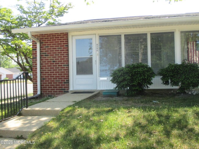 Building Photo - 829A Balmoral Ct