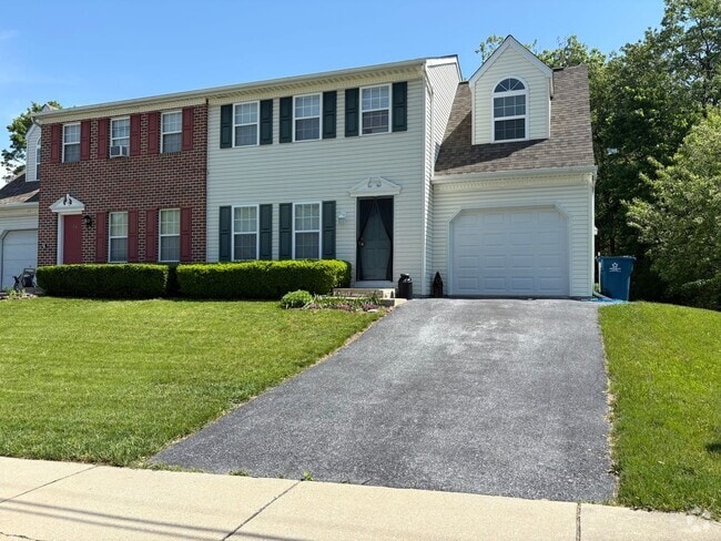Building Photo - 3 Bedroom 1.5 Bathroom Available in Elizab... Rental