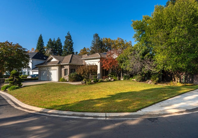Photo - 585 E Chesapeake Cir