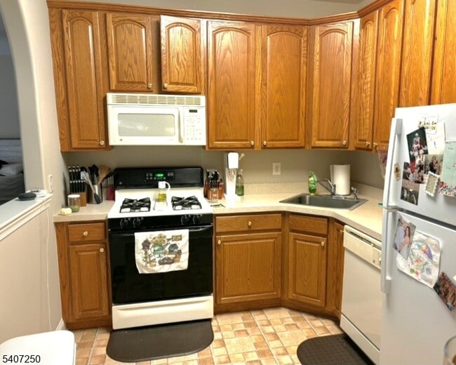 Photo - 95 Limerick Ln