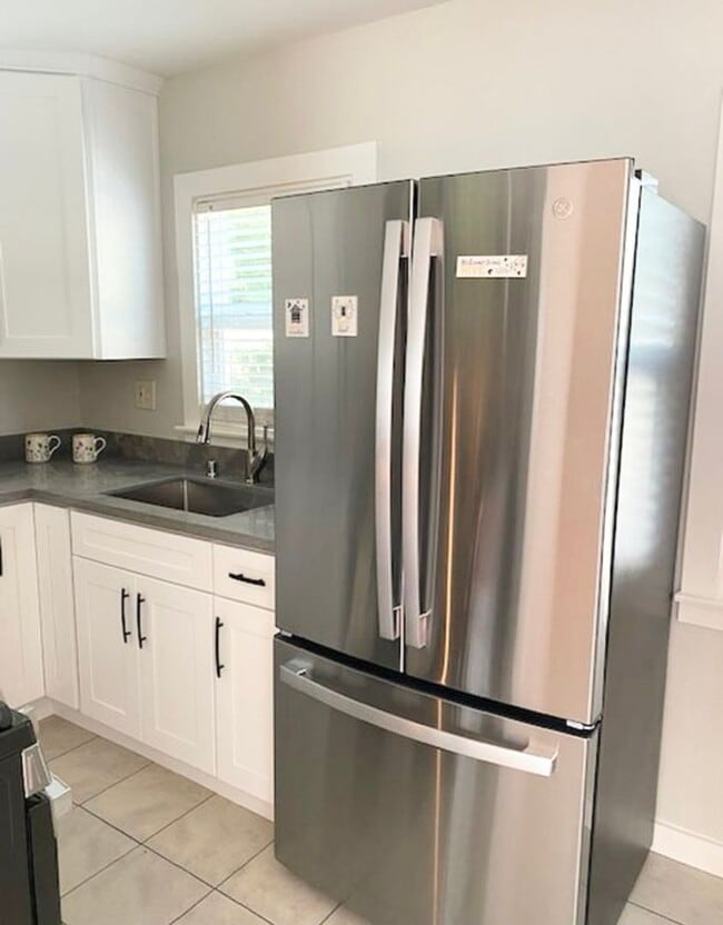 Photo - Darling Remodeled One Bedroom Cottage for Rent in Old Roseville