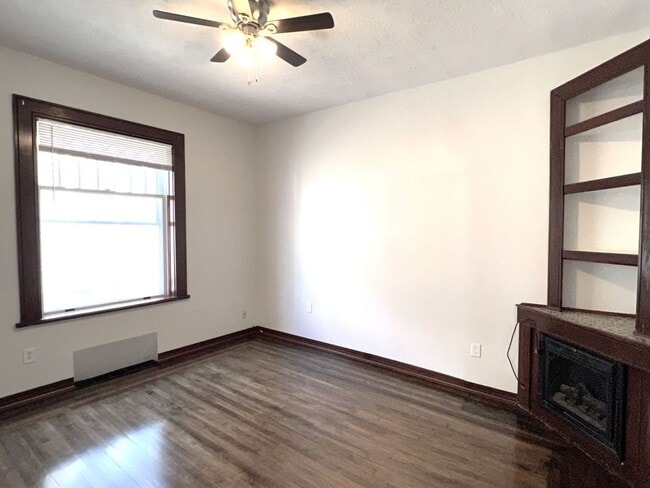 Photo - Beautiful original woodwork!  3 bed South Omaha home!