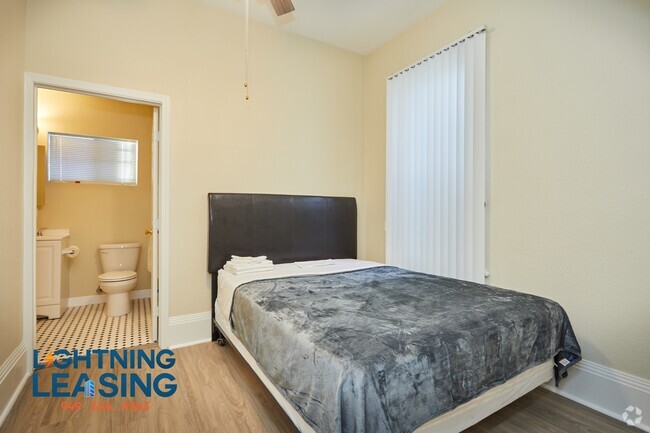 Building Photo - 1840 11th Pl Unit PH-D Rental