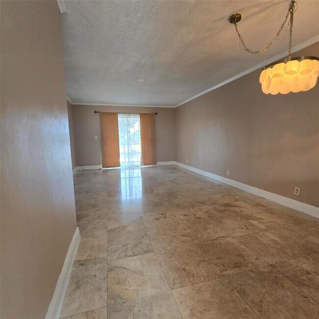 Photo - 2301 NE 14th Street Causeway Unit 303W