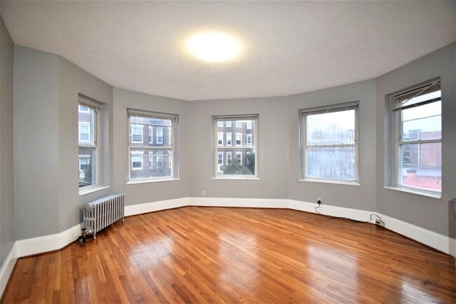 Photo - 83 Glenville Ave Unidad 2