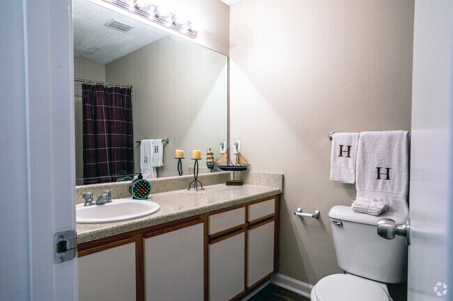 2BR,2BA 1098 SqFt