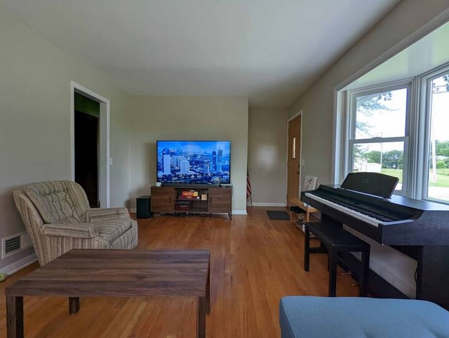 Photo - 3841 Ridgeway Ave