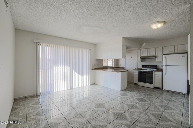 Photo - 3020 N 87th Ave