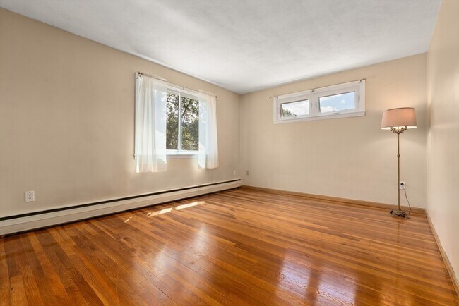 Photo - 76 Lionel Ave Unidad E