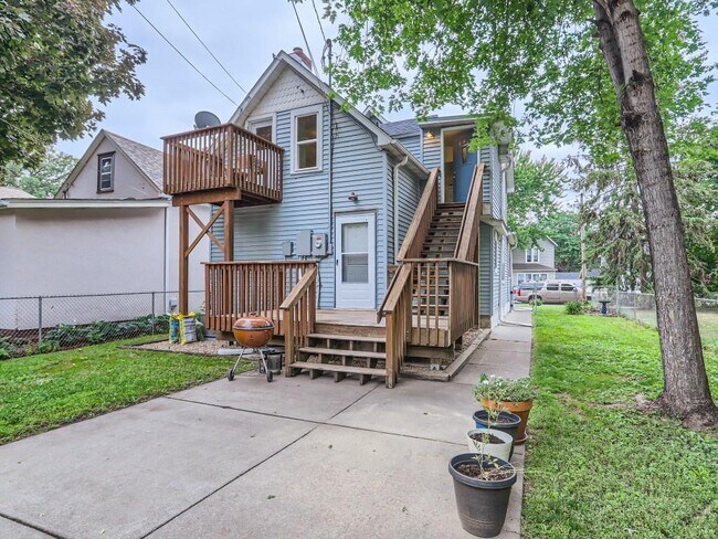 Back Entrance - 2633 Grand St NE Unit 2