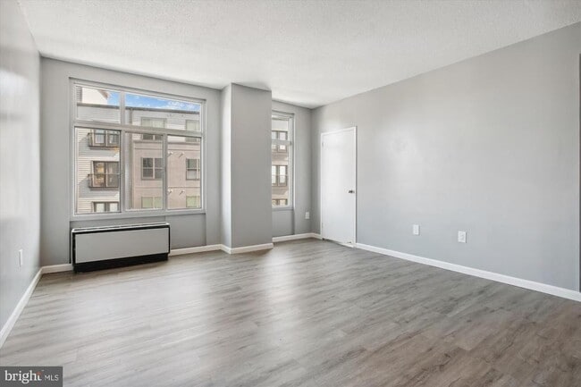 Building Photo - 28 Allegheny Ave Unit 806