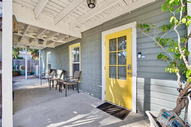 Building Photo - 509 29th Ave S Unit C