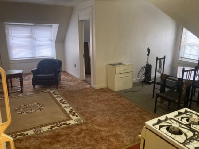 Building Photo - 3431 W Kilbourn Ave Rental
