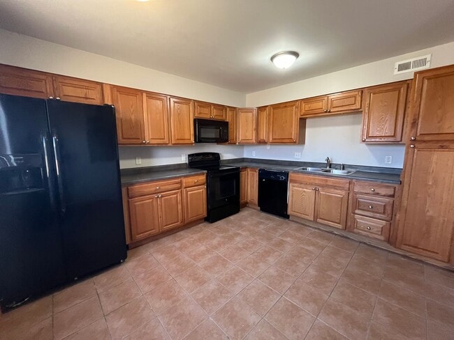 Building Photo - 2635 N 42nd St Unit 2