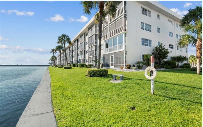 Photo - 20 Yacht Club Dr Unit 104