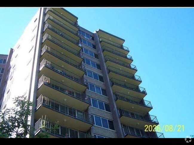 Building Photo - 1919 N Summit Ave Unit 5B Rental