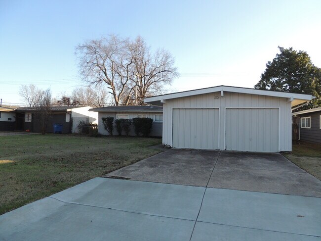 6552 E 27th Pl