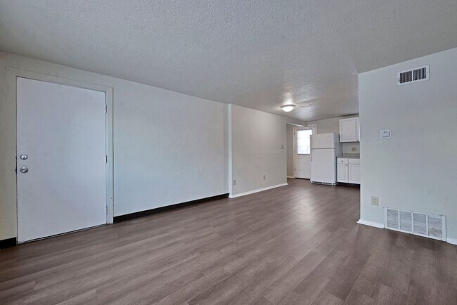 Photo - 3011 Markham Rd Unit D