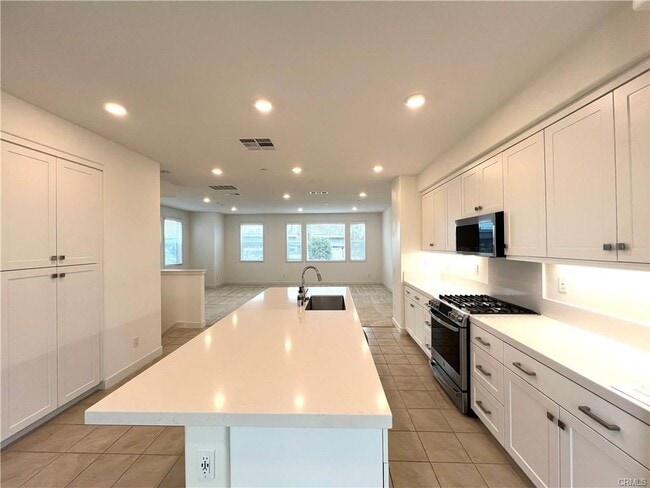 Photo - 1645 W Lincoln Ave