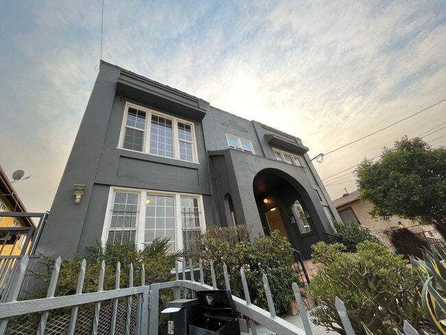 Building Photo - 132 S Mountain View Ave Rental