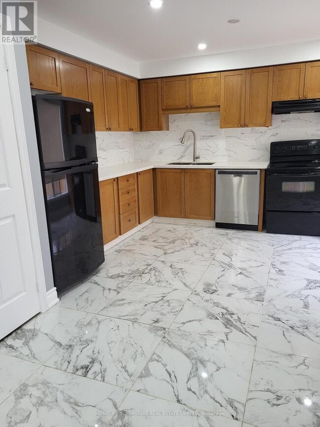 Photo - 1585 Gowling Terrace