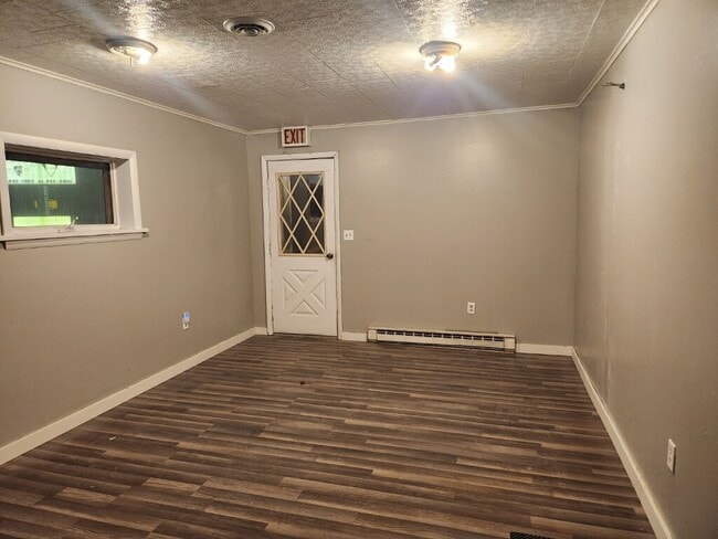 Building Photo - 2900 Broad Ave Unit Rear