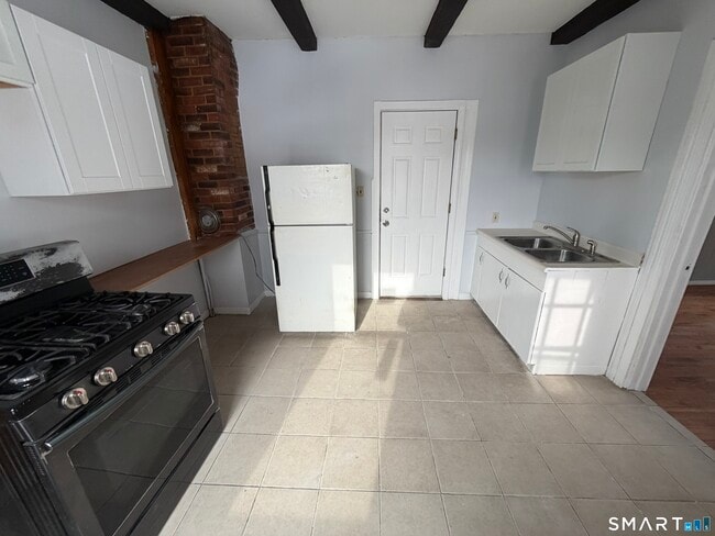 Photo - 571 Baldwin St