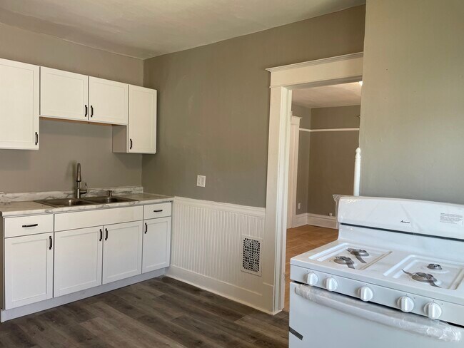 Photo - 318 Broad St Unit Upper