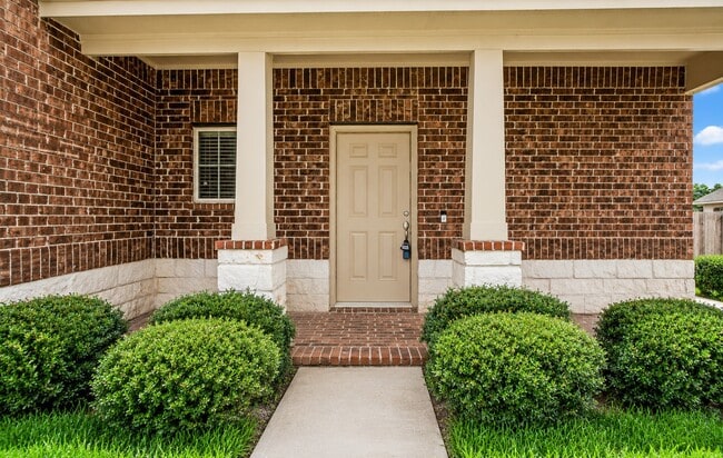 Photo - 166 Meadow Grove Dr