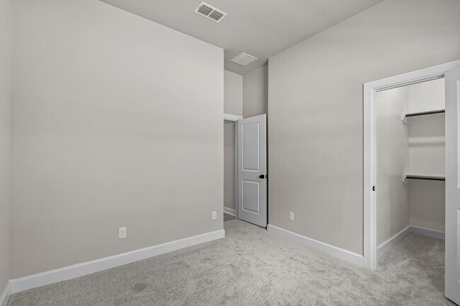 Photo - 139 Amaranth Wy