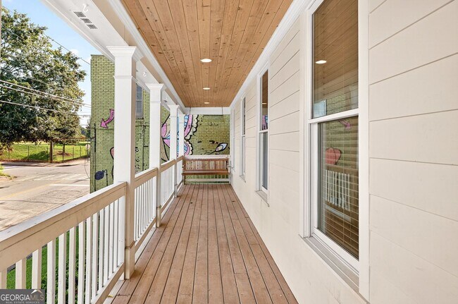 Photo - 523 Irwin St NE