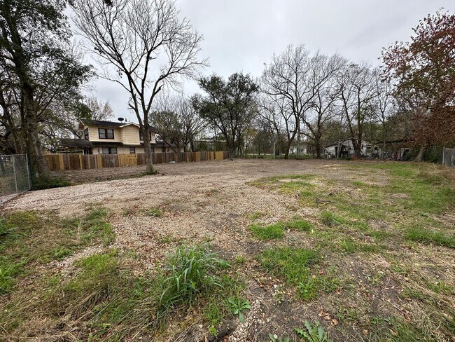 Building Photo - 6818 Stearns St