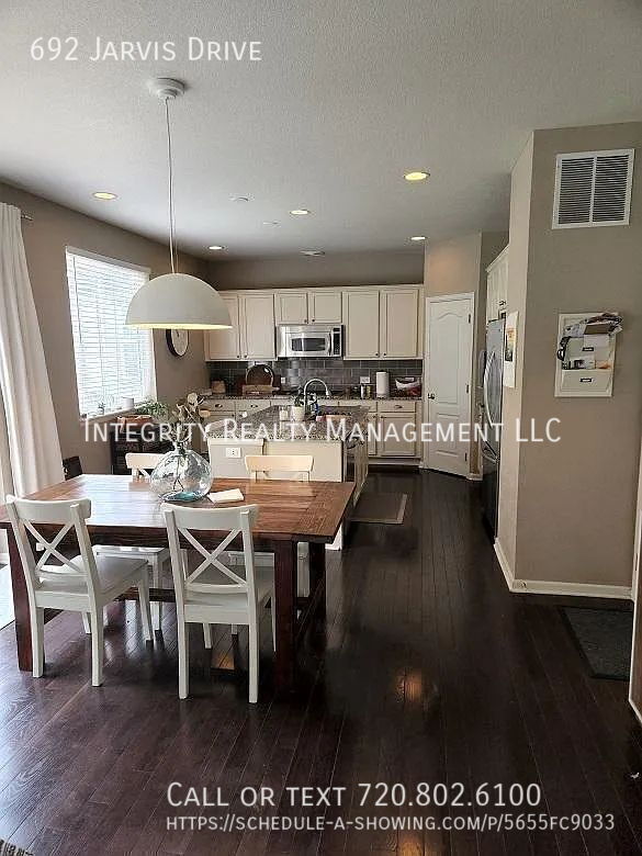 Photo - 692 Jarvis Dr