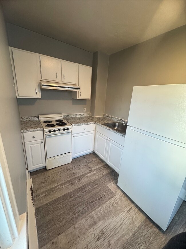 Photo - 46 Lake Ave Unit 1