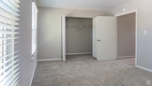 2BR,1.5BA,950SF Renovated