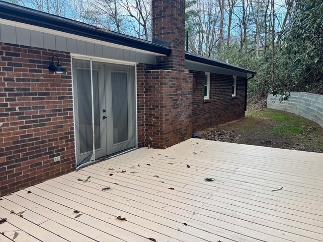 Photo - 190 Long John Dr